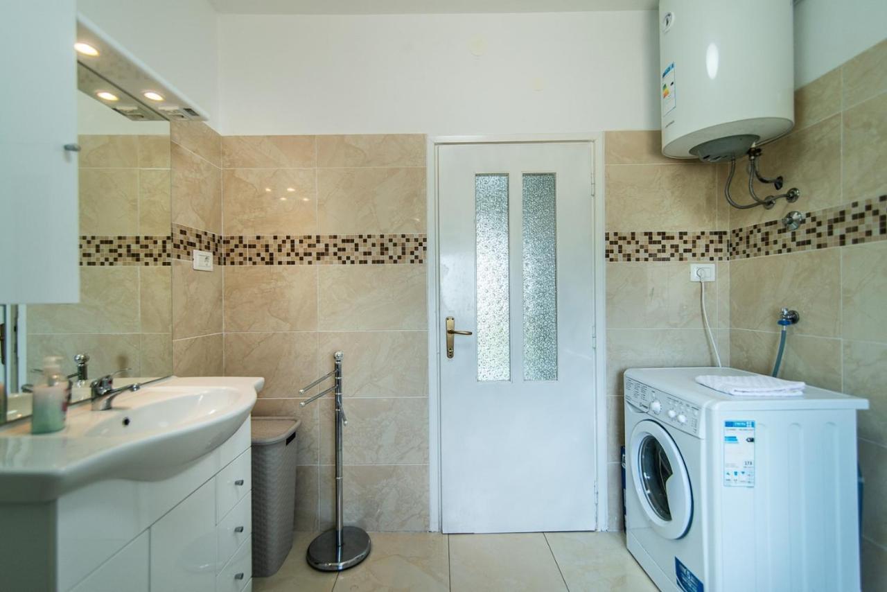 Villa Holiday House Vlahovich Tinjan Exterior foto